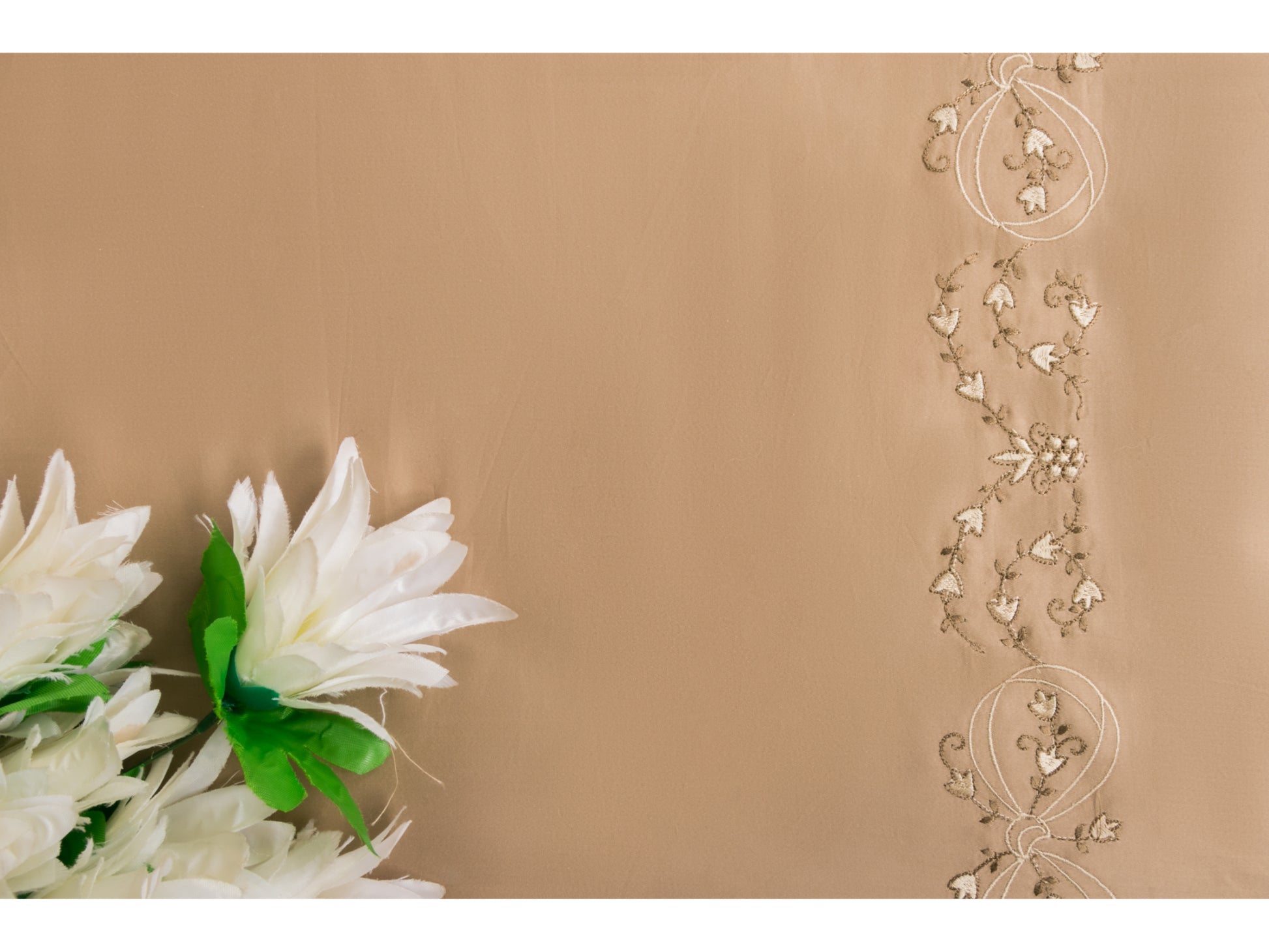 BEDSHEET WITH DOHOR SET 100% COTTON (4 PCS, PEARL WITH TAUPE) - Bedding Bliss