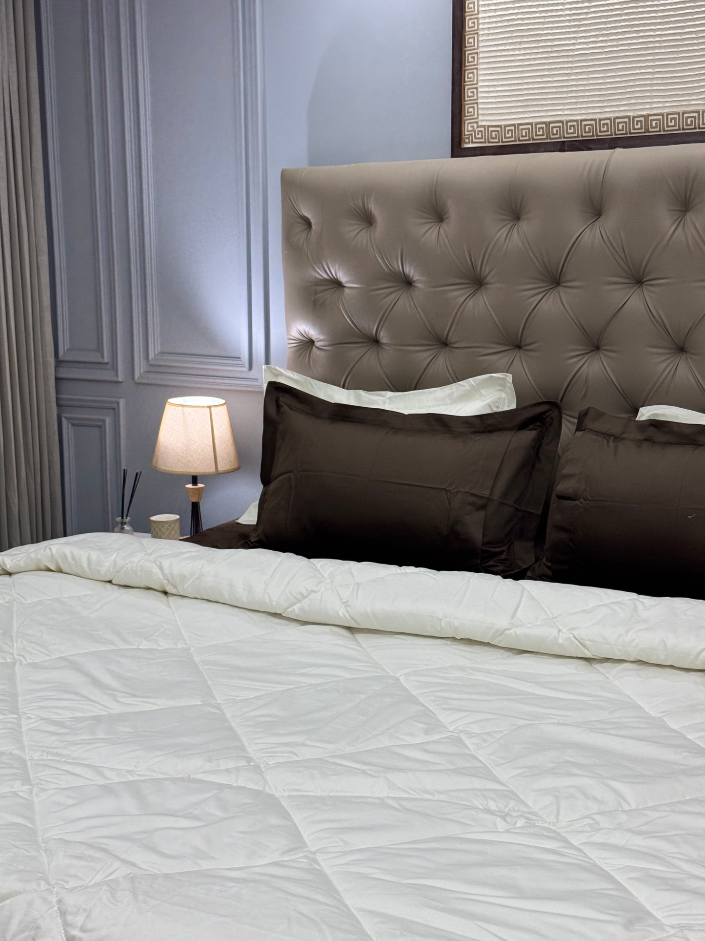 PREMIUM BEDSHEET WITH COMFORTER SET (IVORY, 6 PCS)
