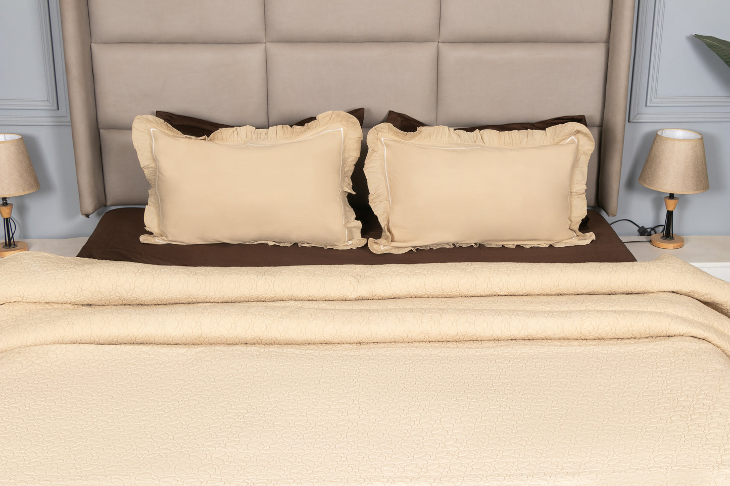 SCALLOPED LEAF QUILTED BEDSPREAD (BEIGE, 3PCS)