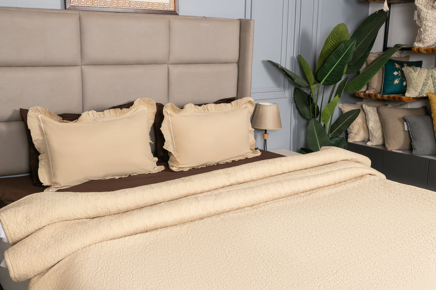 SCALLOPED LEAF QUILTED BEDSPREAD (BEIGE, 3PCS)