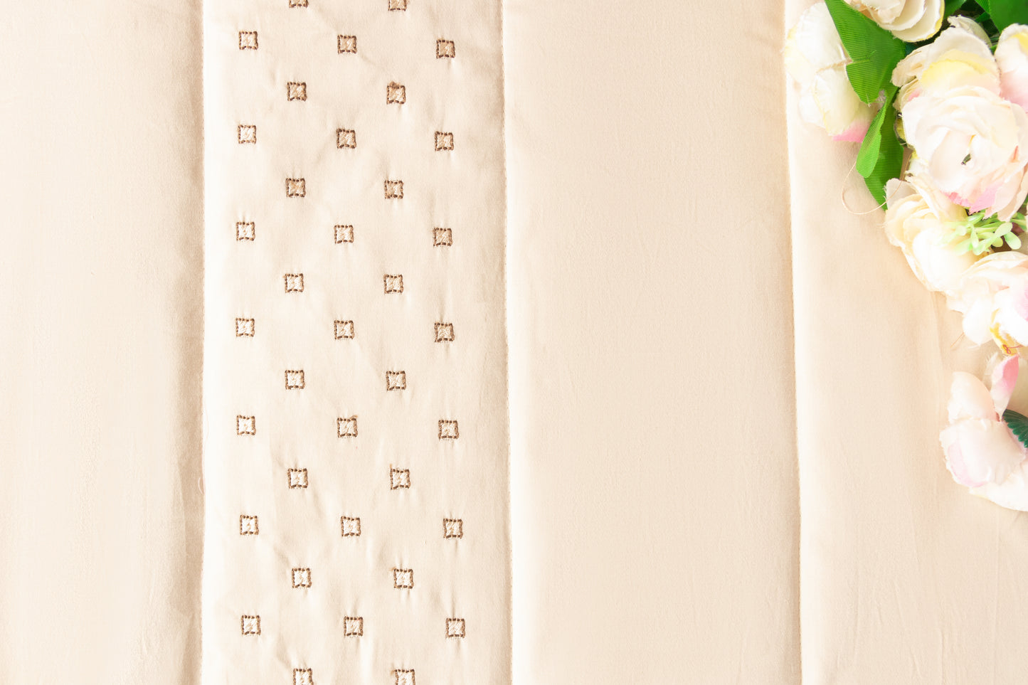 EMBROIDERY x QUILTED BEDSPREAD (PEARL,3PCS)
