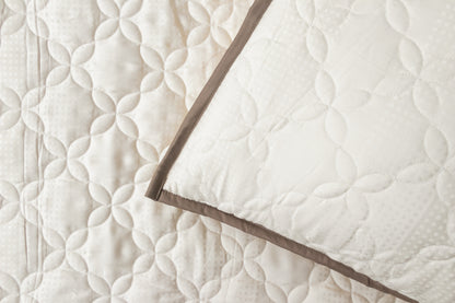 IVORY PETAL QUILT SET (3PCS)
