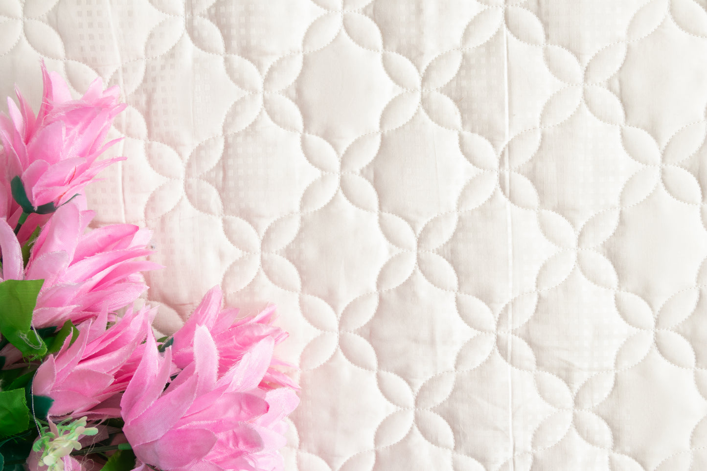 IVORY PETAL QUILT SET (3PCS)