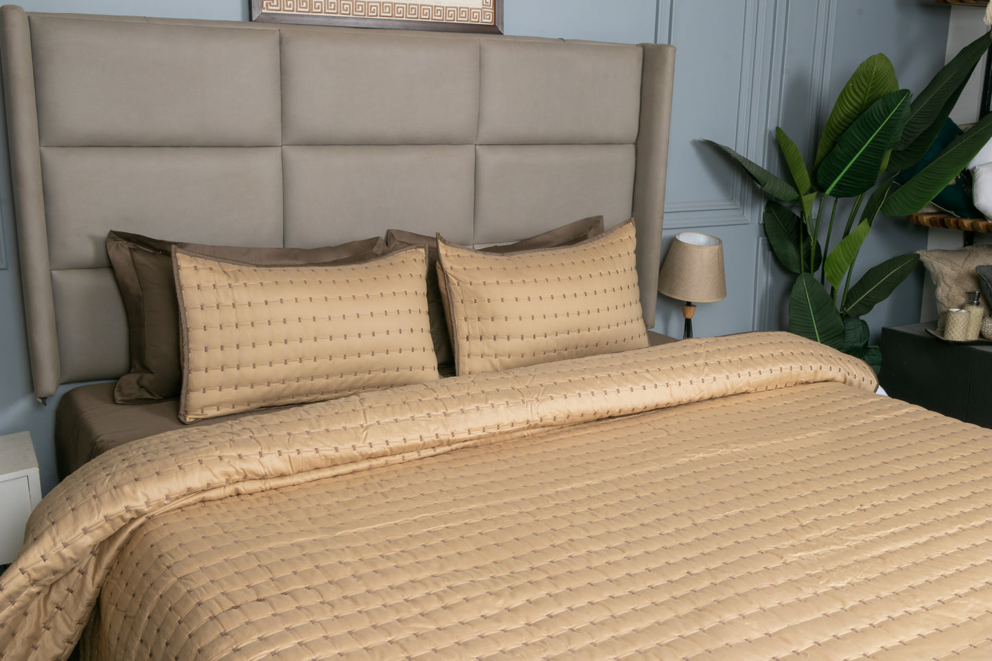 BEIGE LUXE GRID QUILTED BEDSPREAD (3 PCS)
